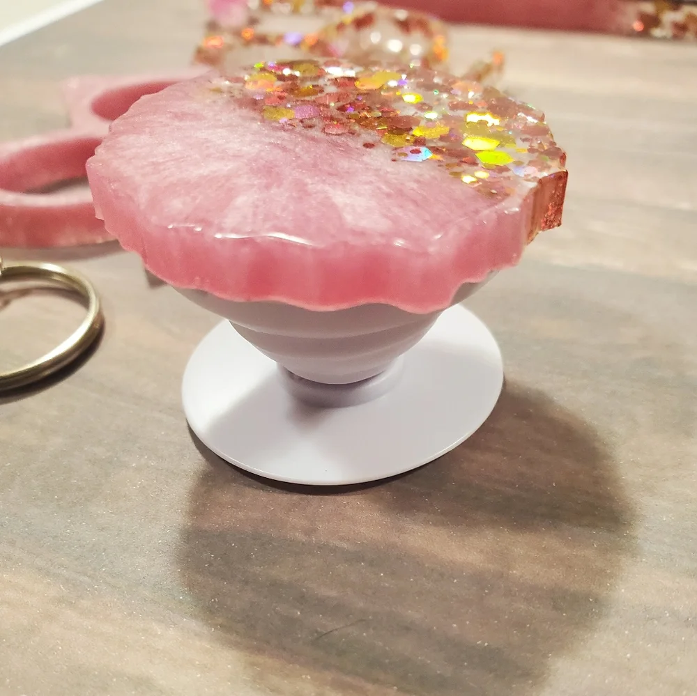 2/$25 Resin set - Picture 2 of 5